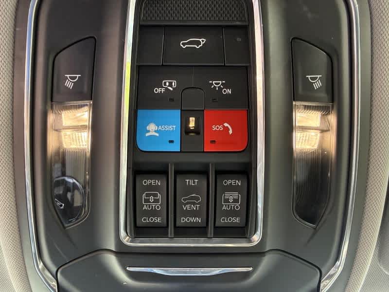 2023 Jeep Grand Cherokee Base