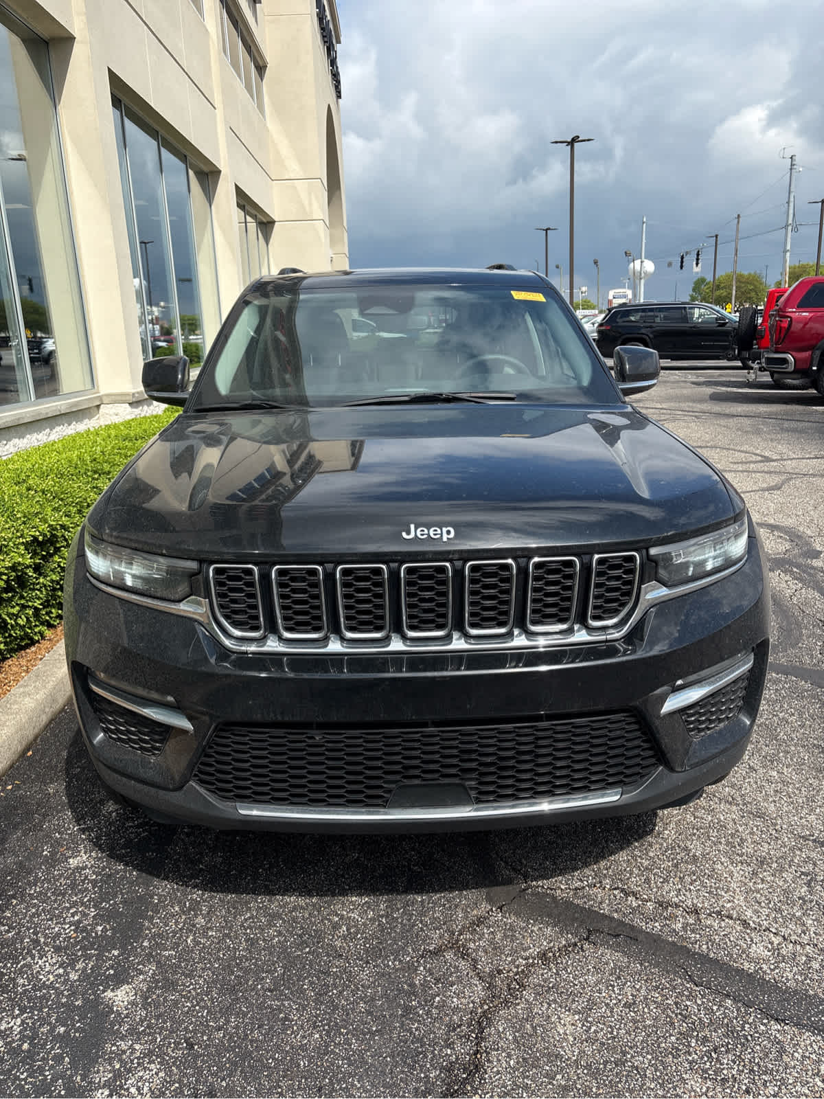 2023 Jeep Grand Cherokee Base