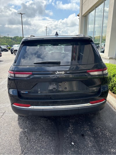 2023 Jeep Grand Cherokee Base