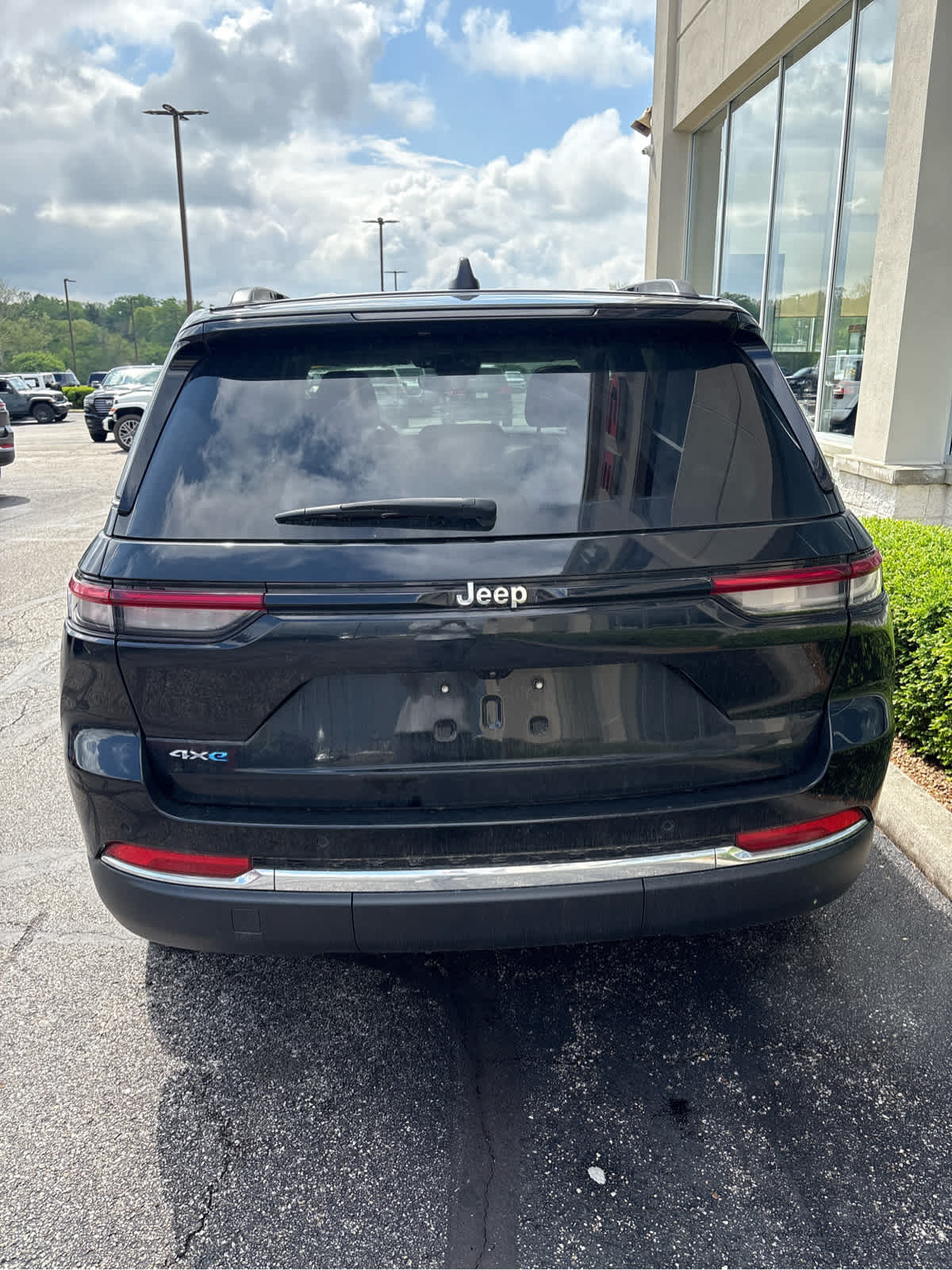 2023 Jeep Grand Cherokee Base