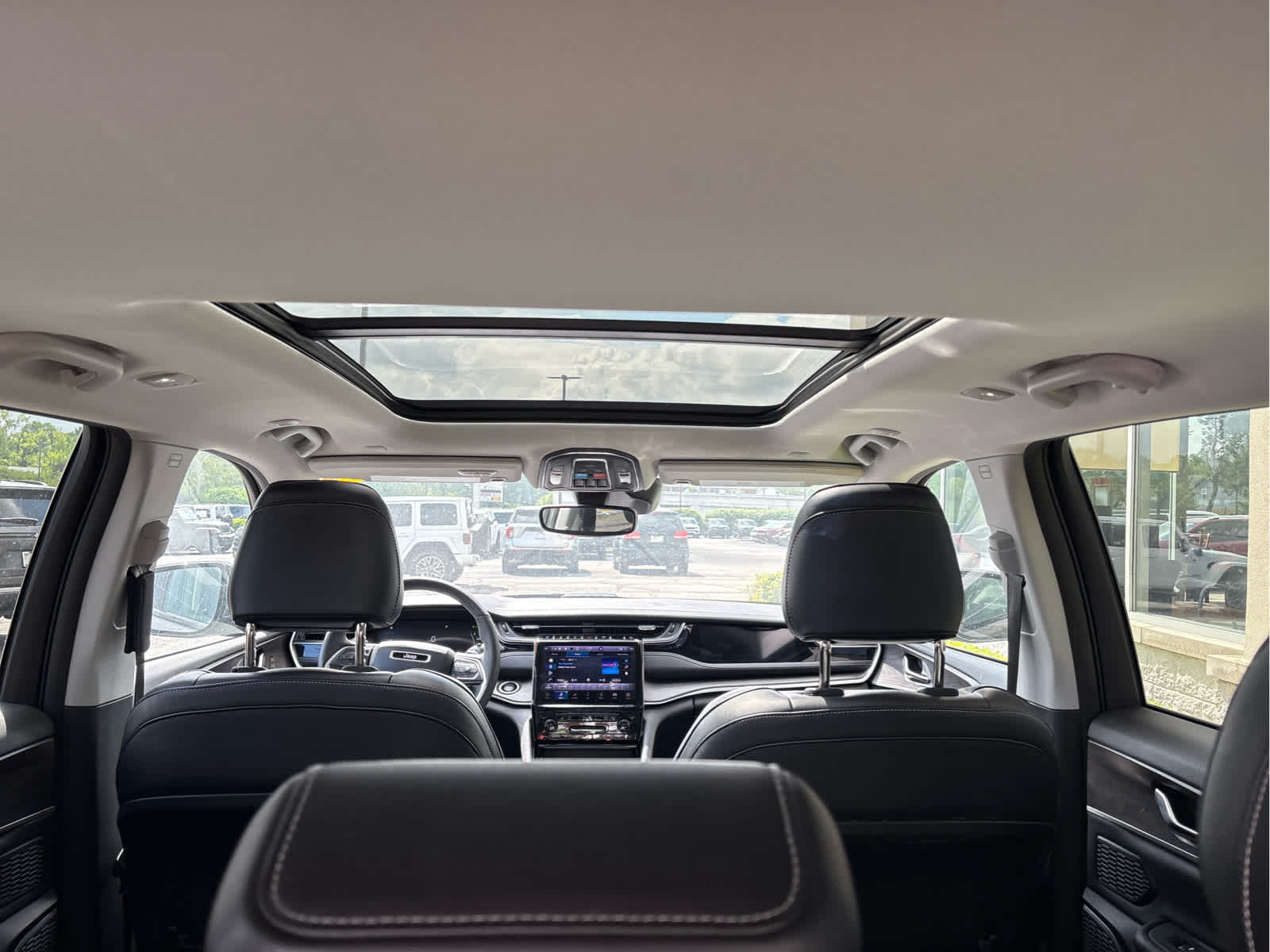 2023 Jeep Grand Cherokee Base