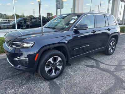 2023 Jeep Grand Cherokee Base