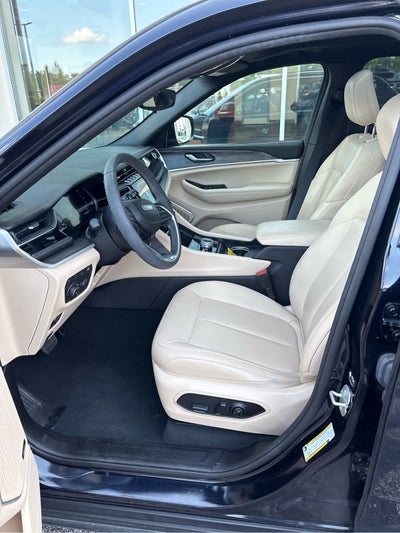 2023 Jeep Grand Cherokee Base