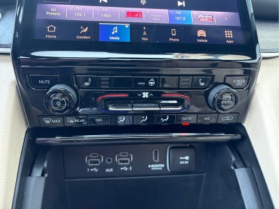 2023 Jeep Grand Cherokee Base