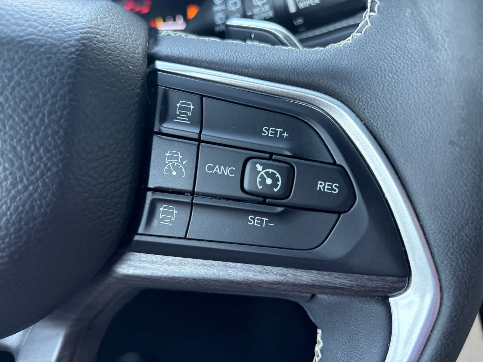 2023 Jeep Grand Cherokee Base
