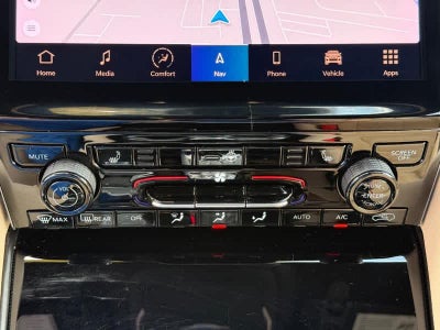 2023 Jeep Grand Cherokee Base