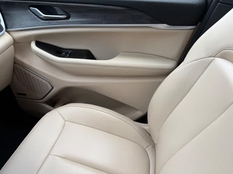 2023 Jeep Grand Cherokee Base