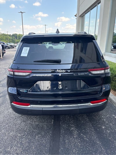 2023 Jeep Grand Cherokee Base