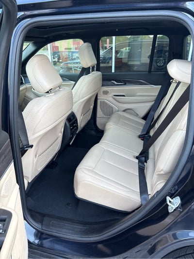 2023 Jeep Grand Cherokee Base