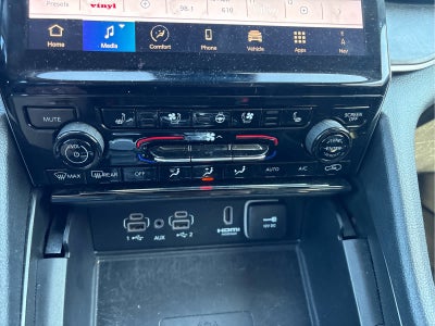 2024 Jeep Grand Cherokee Base