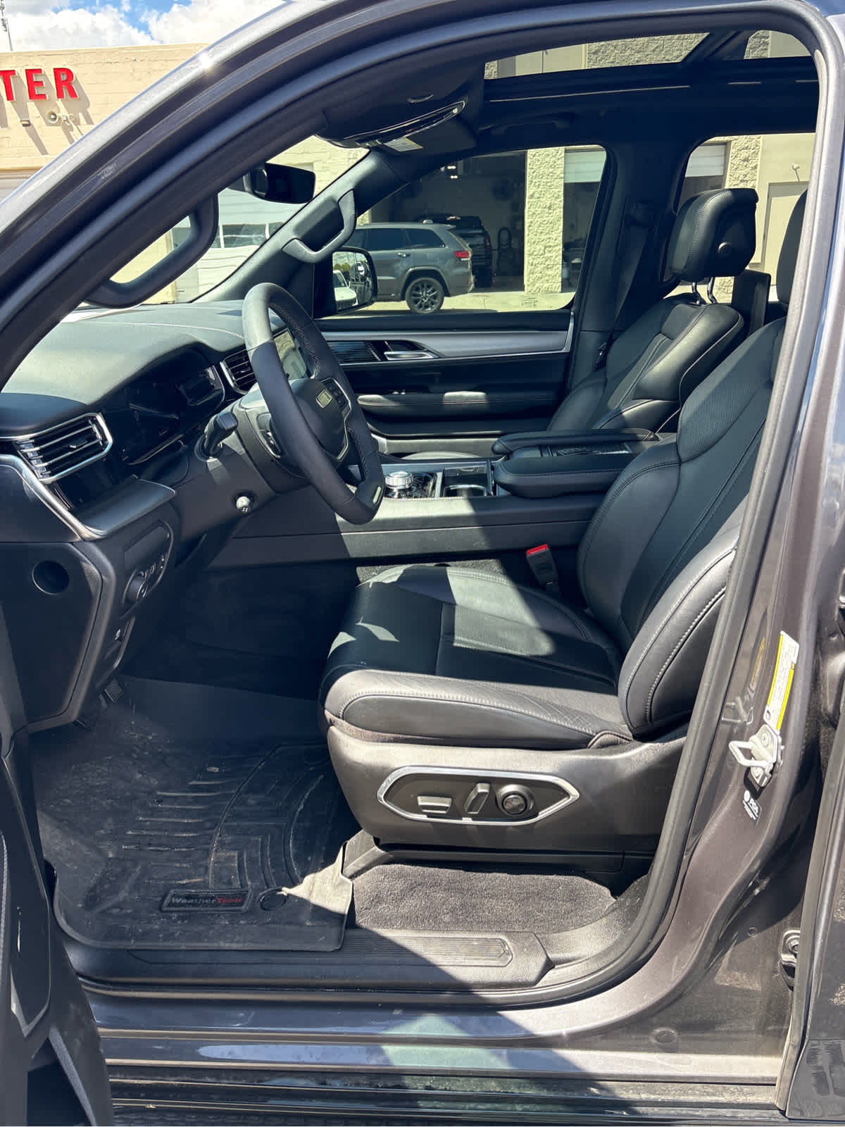2023 Jeep Wagoneer L Series II Carbide