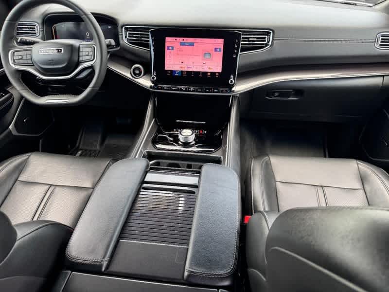 2023 Jeep Wagoneer Base