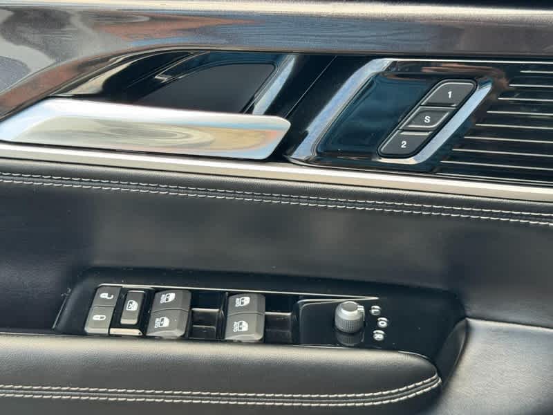 2023 Jeep Wagoneer Base