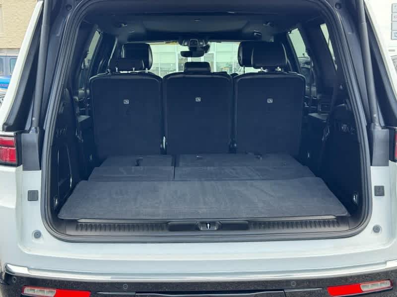 2023 Jeep Wagoneer Base