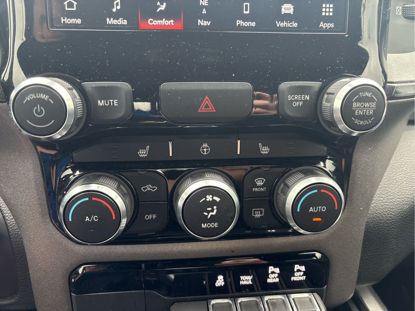 2022 RAM 1500 Big Horn Crew Cab 4x4 5'7' Box