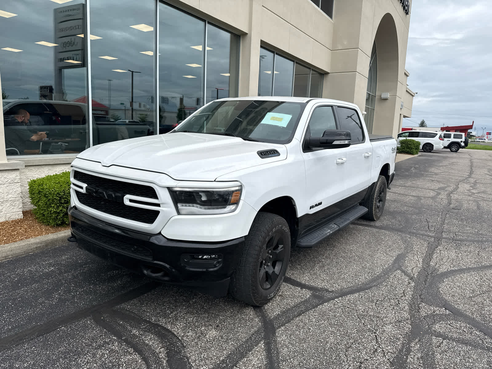 2022 RAM 1500 Big Horn/Lone Star 4x4 Crew Cab 5'7's photo
