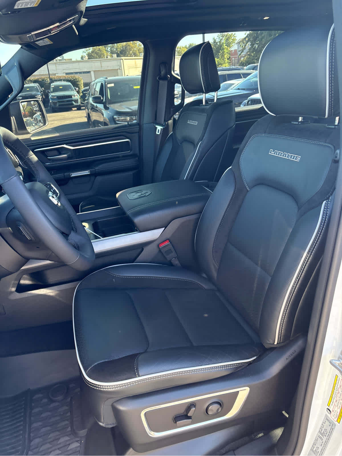 2025 RAM 1500 Laramie 4x4 Crew Cab 5'7 Box