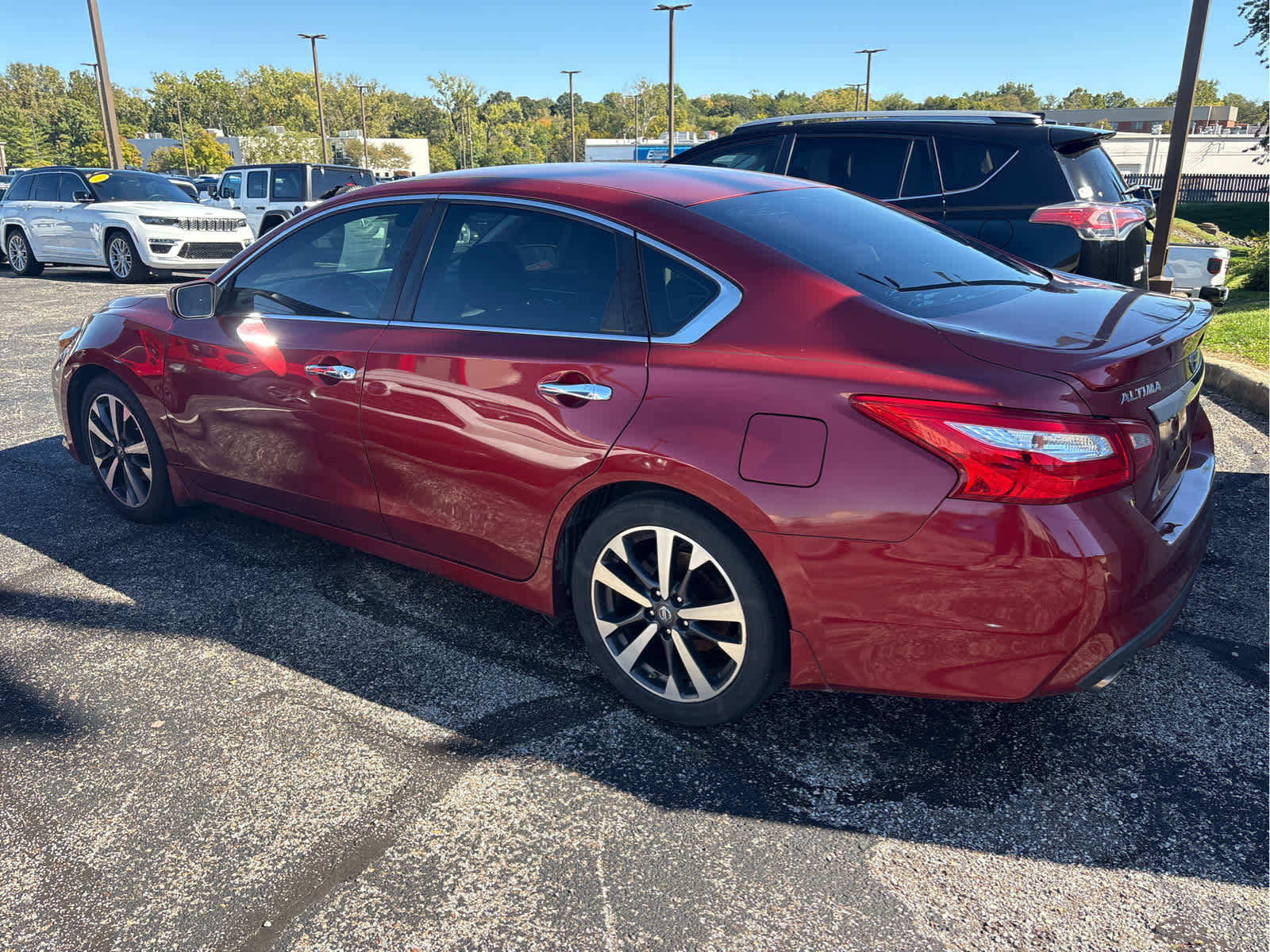 Used 2016 Nissan Altima SR with VIN 1N4AL3AP2GC122981 for sale in Greenwood, IN