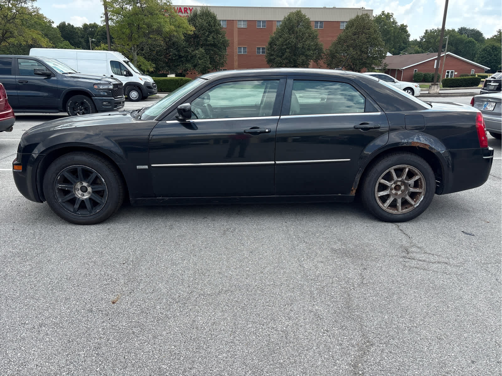 Used 2008 Chrysler 300 Touring with VIN 2C3LA53GX8H233878 for sale in Greenwood, IN