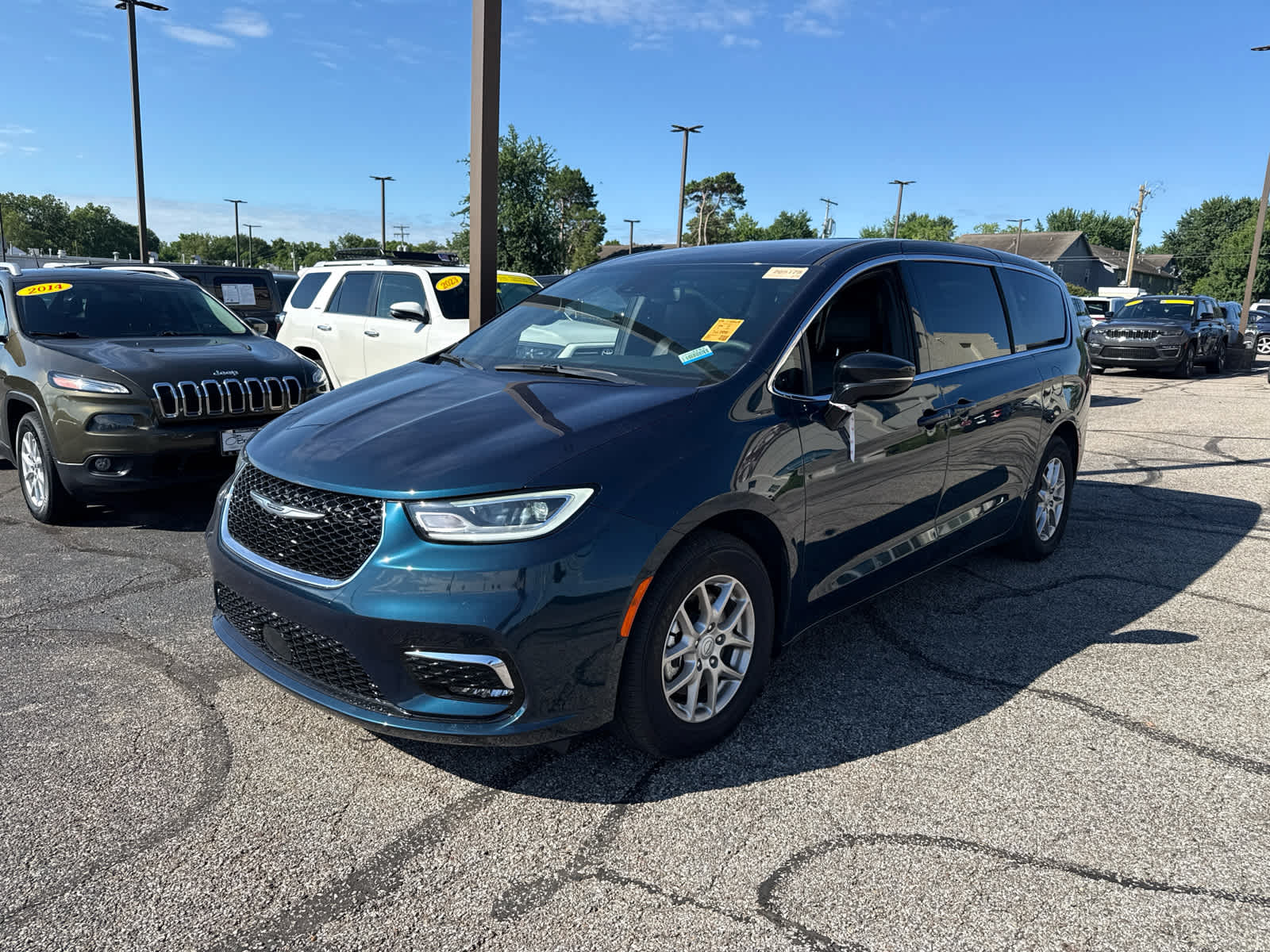 2025 Chrysler Pacifica Select