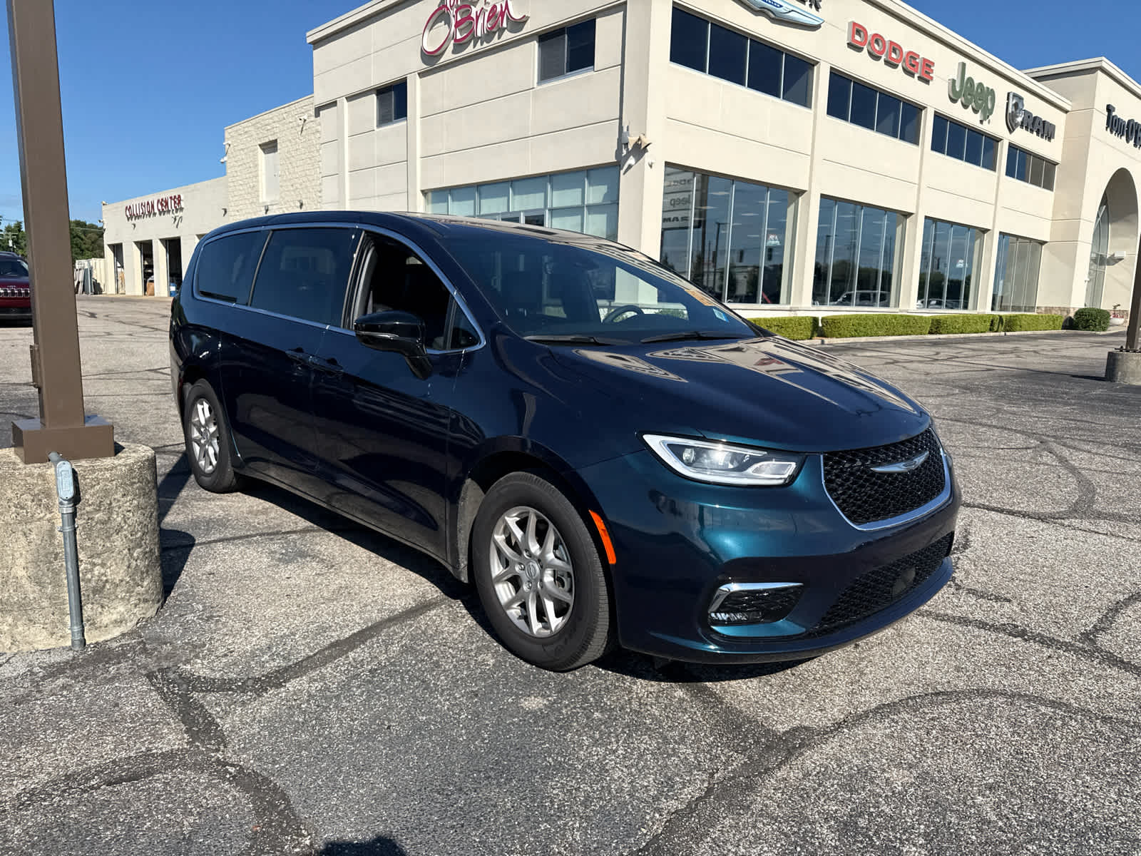 2025 Chrysler Pacifica Select