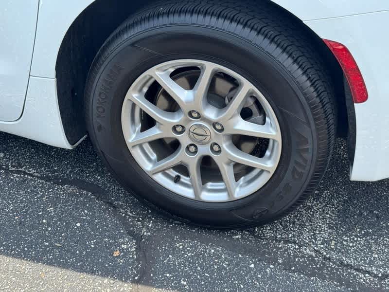 2025 Chrysler Pacifica Select