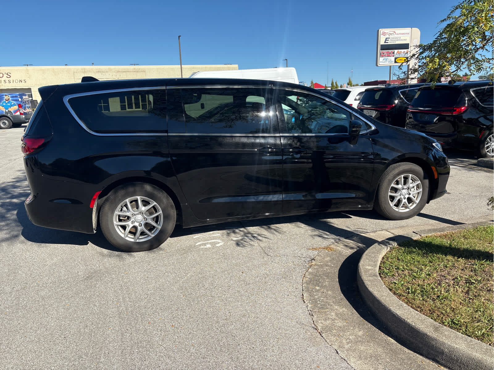 2026 Chrysler Pacifica Select