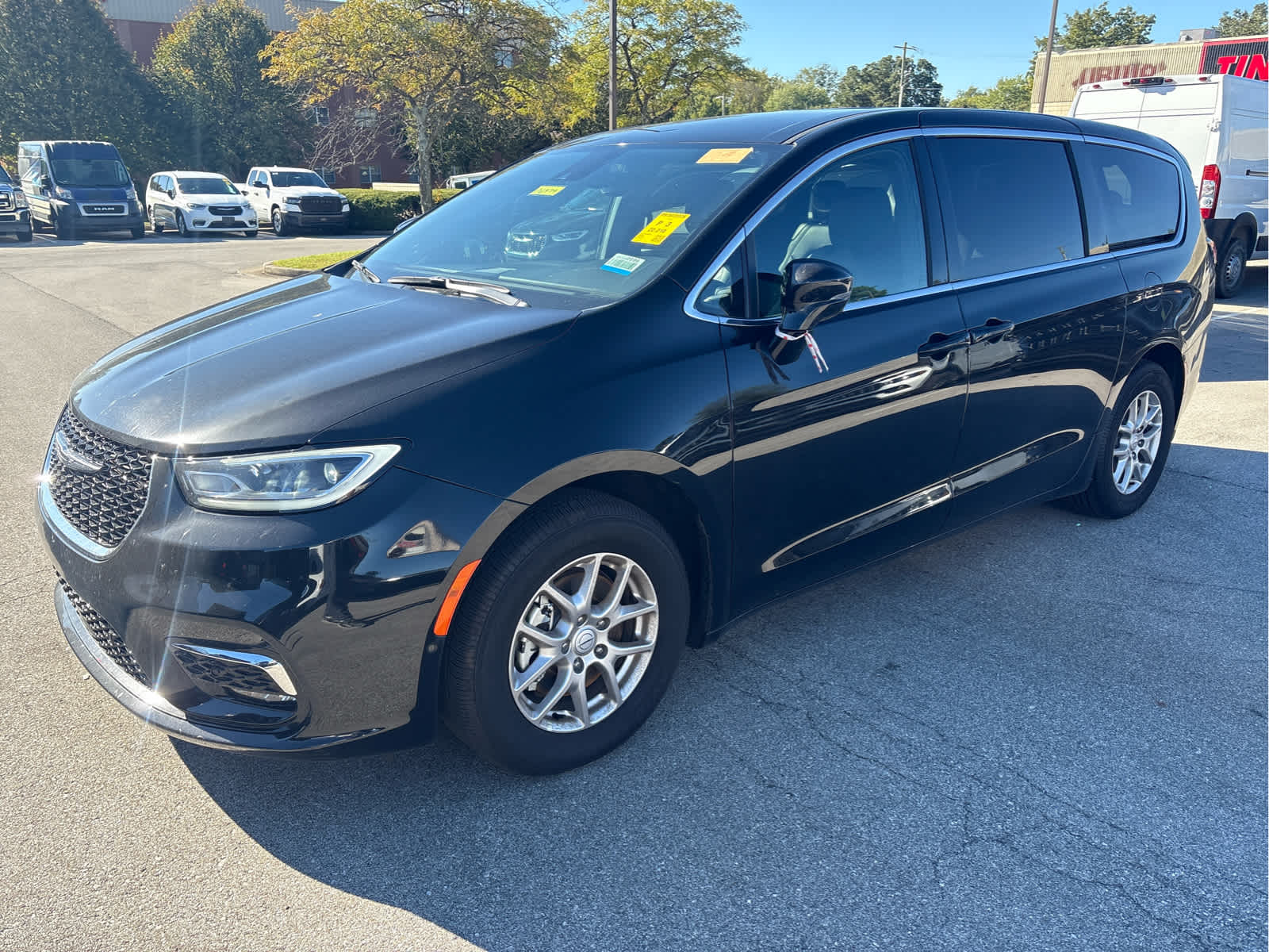 2026 Chrysler Pacifica Select