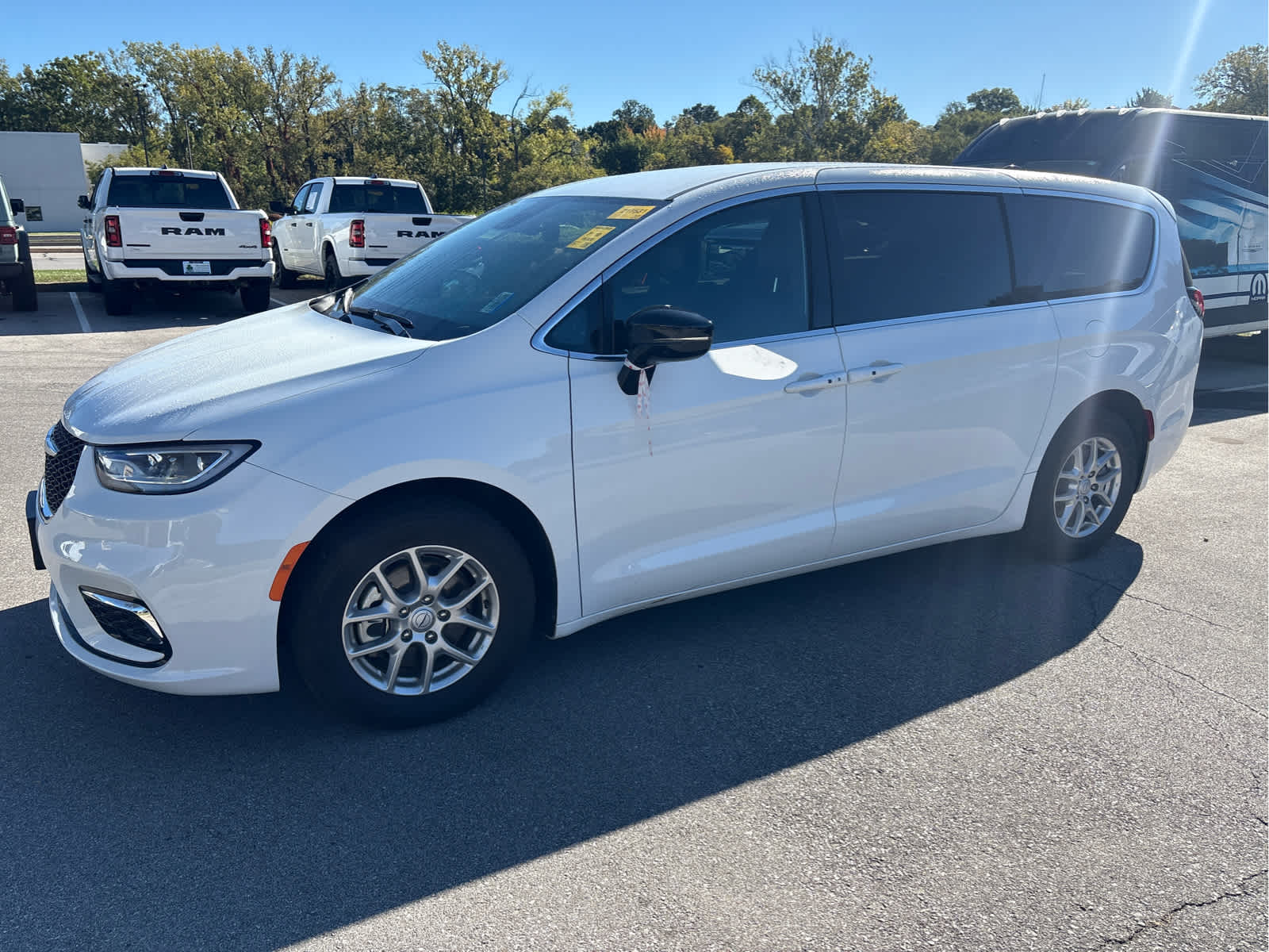 2026 Chrysler Pacifica Select