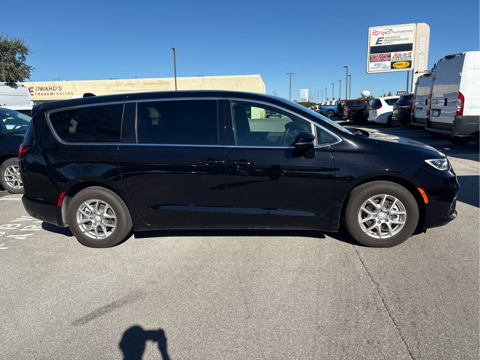 2026 Chrysler Pacifica Select