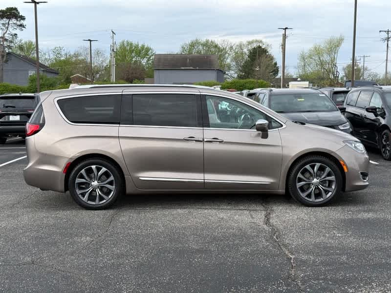 Used 2017 Chrysler Pacifica Limited with VIN 2C4RC1GG9HR762686 for sale in Greenwood, IN