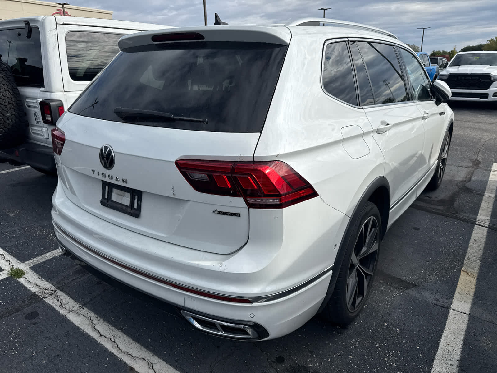 2022 Volkswagen Tiguan SEL R-Line