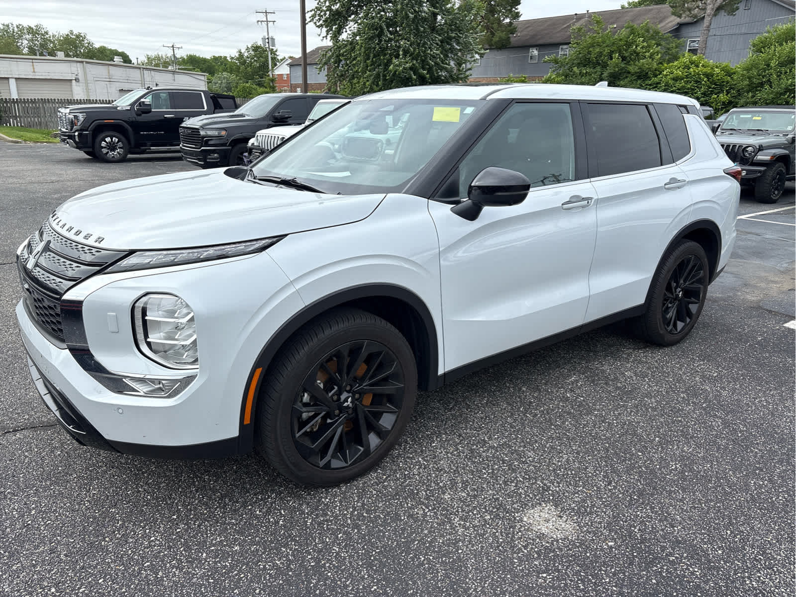 2024 Mitsubishi Outlander SE Black Edition w Pano S-AWC's photo