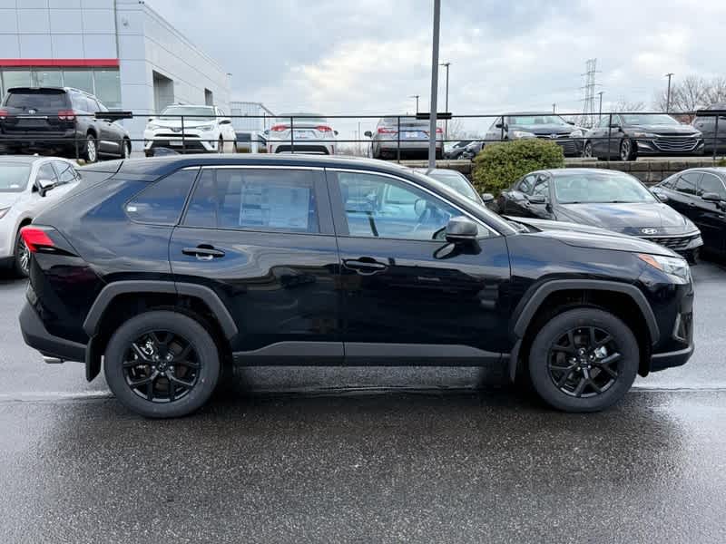 2025 Toyota RAV4 LE FWD