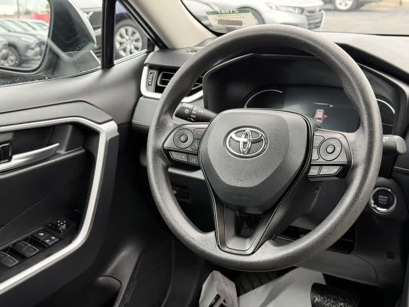 2025 Toyota RAV4 XLE FWD