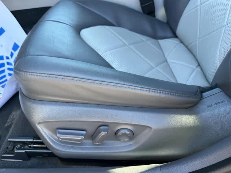 2019 Toyota Camry XLE Auto