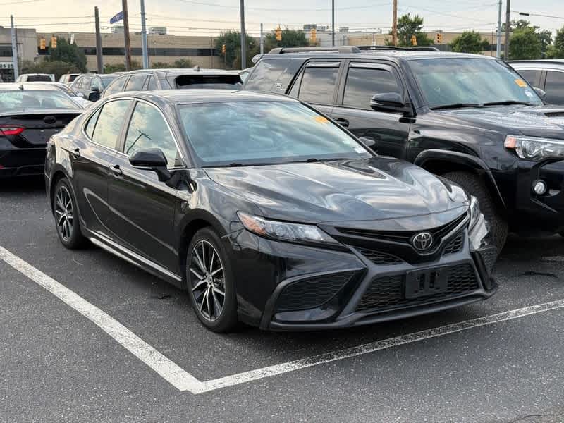2022 Toyota Camry SE Auto