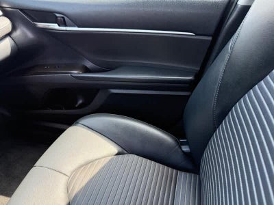 2022 Toyota Camry SE Auto