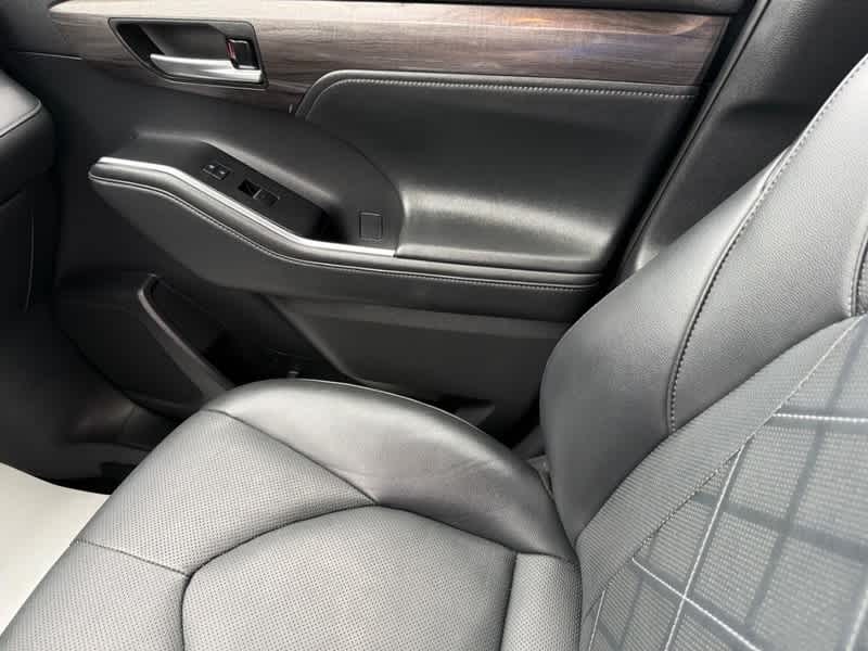 2021 Toyota Highlander Hybrid Platinum AWD