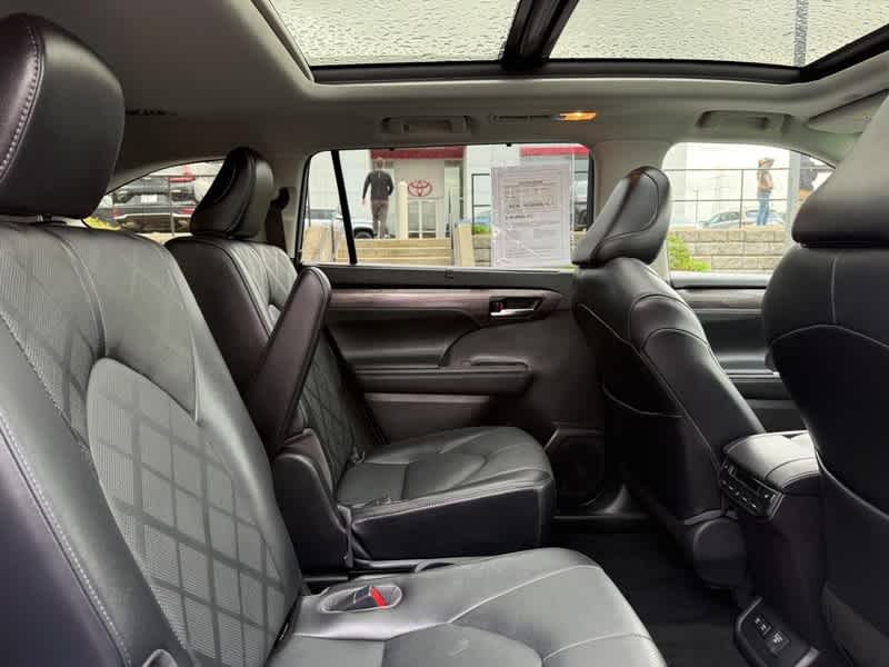 2021 Toyota Highlander Hybrid Platinum AWD