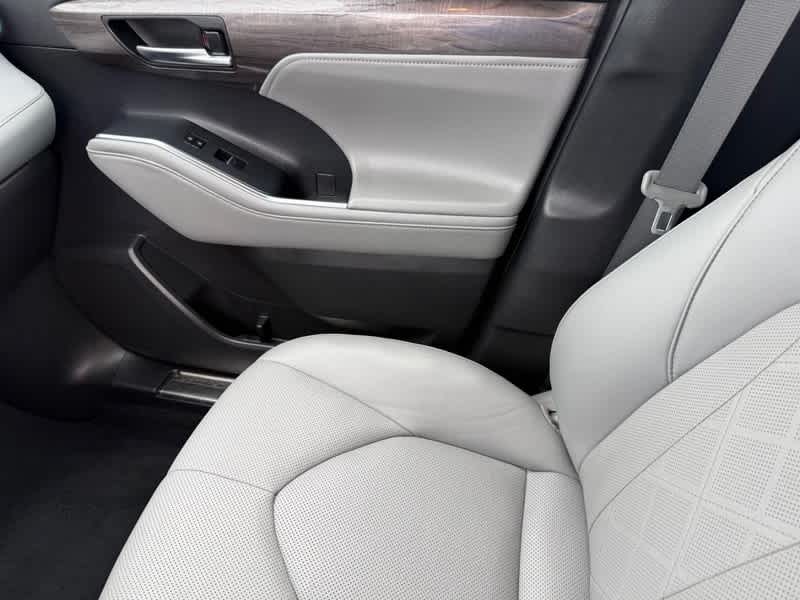 2022 Toyota Highlander Platinum AWD