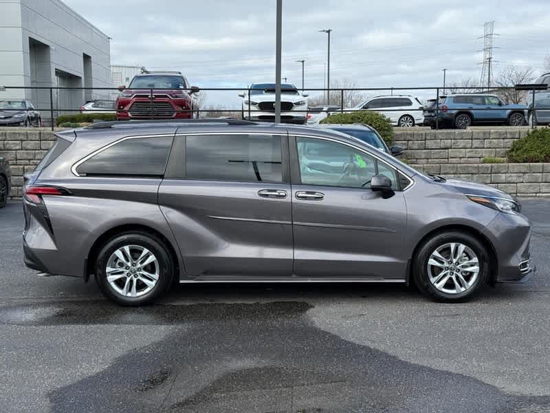 2022 Toyota Sienna XLE FWD 7-Passenger