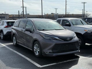 2022 Toyota Sienna XLE FWD 7-Passenger