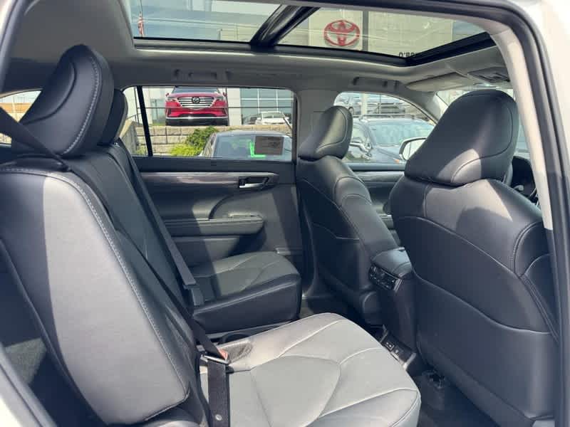 2026 Toyota Highlander Platinum AWD