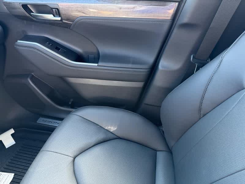 2026 Toyota Highlander Limited AWD