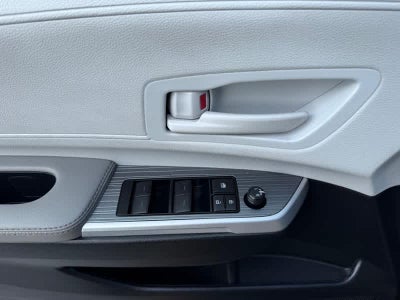 2025 Toyota Sienna LE FWD 8-Passenger
