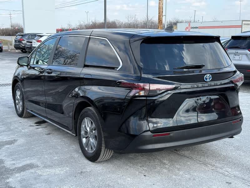 2025 Toyota Sienna LE FWD 8-Passenger