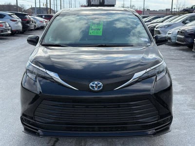 2025 Toyota Sienna LE FWD 8-Passenger
