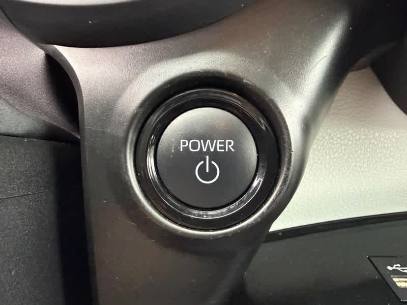 2025 Toyota Sienna LE FWD 8-Passenger