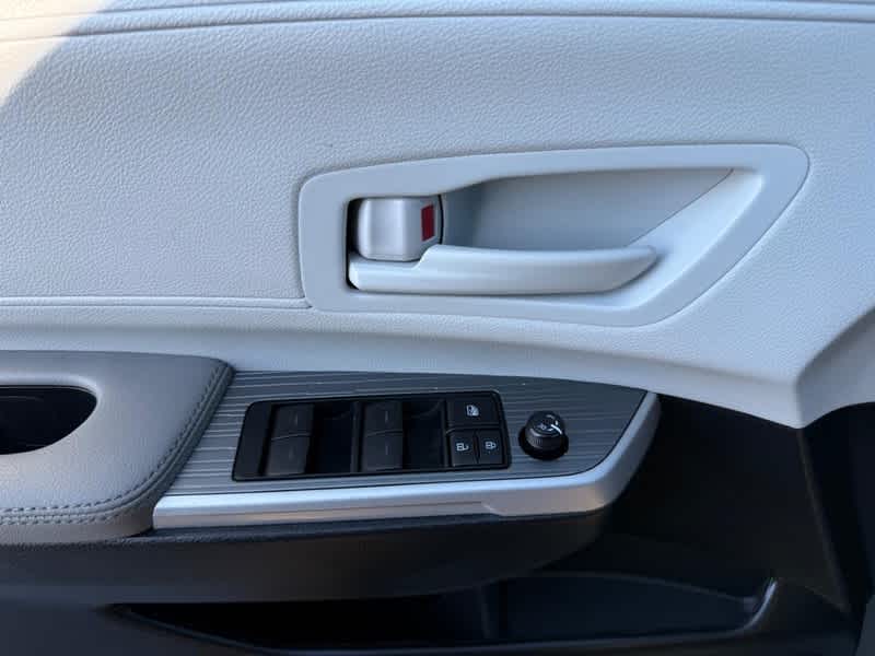 2025 Toyota Sienna LE FWD 8-Passenger